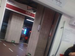 -八宝山(地铁站)