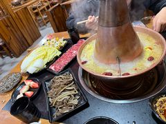 -果松木炭酸菜铜火锅·外婆参鸡汤