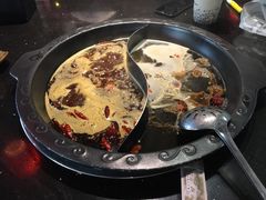 宽板凳菌汤鸳鸯锅底-宽板凳老灶火锅(簋街店)