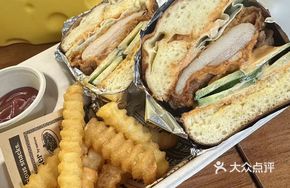 Kimchi Mild Spicy Fried Chicken Burger