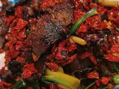 大蒜叶炒腊牛肉-文和友老长沙龙虾馆(化龙池店)