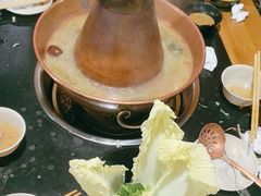 -果松木炭酸菜铜火锅·外婆参鸡汤