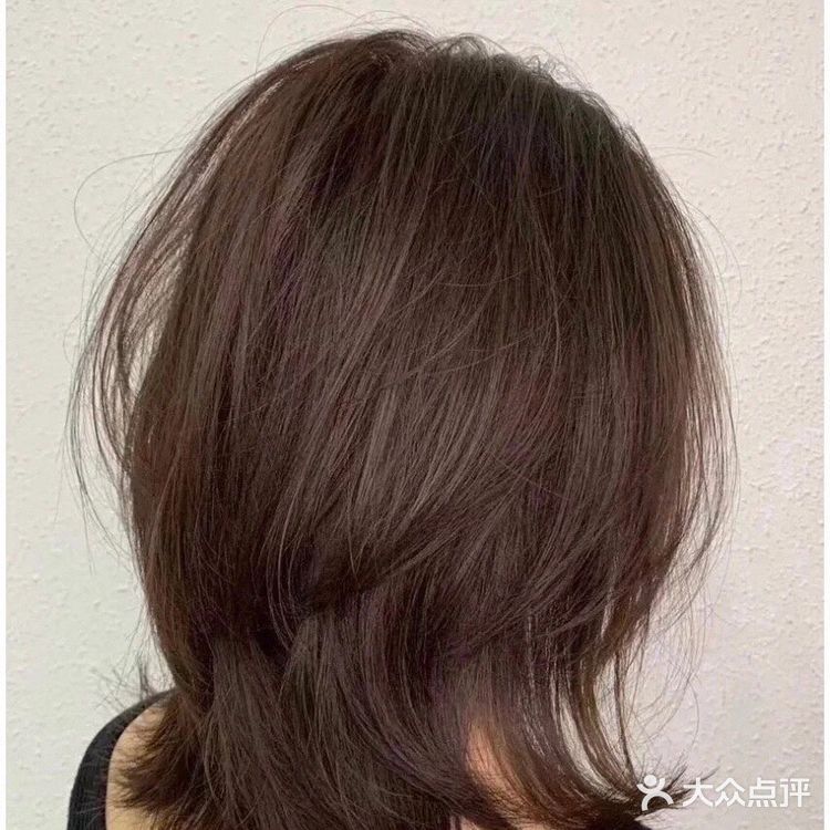 中长锁骨发，女生千万不能错过的减龄发型