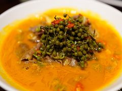 酸汤煮雪花牛肉-杭州西子湖四季酒店·金沙厅