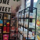 店里的东西都卖的差不多了，她家生意很好
