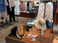 -URBAN REVIVO(上海中庚漫游城店)
