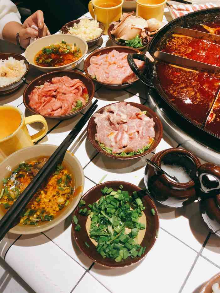 猪脑壳老火锅(洋河店)-"周末和女朋友照旧整一顿火锅,这家店也是收.