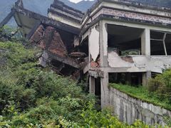 -四川汶川特大地震漩口中学遗址