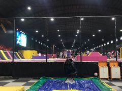 -嘿哟动霸CHUA·新潮玩运动娱乐中心·蹦床滑冰团建乐园