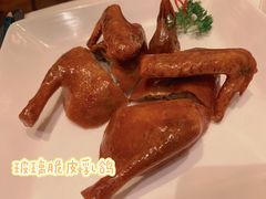 玻璃脆皮乳鸽-利苑酒家(合景国际金融广场店)