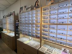 -天空之镜眼镜店蔡司依视路配镜授权零售店(望京颐堤港店)