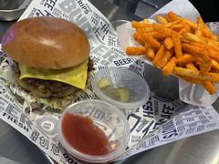 -TRIPS BURGER(大钟寺店)