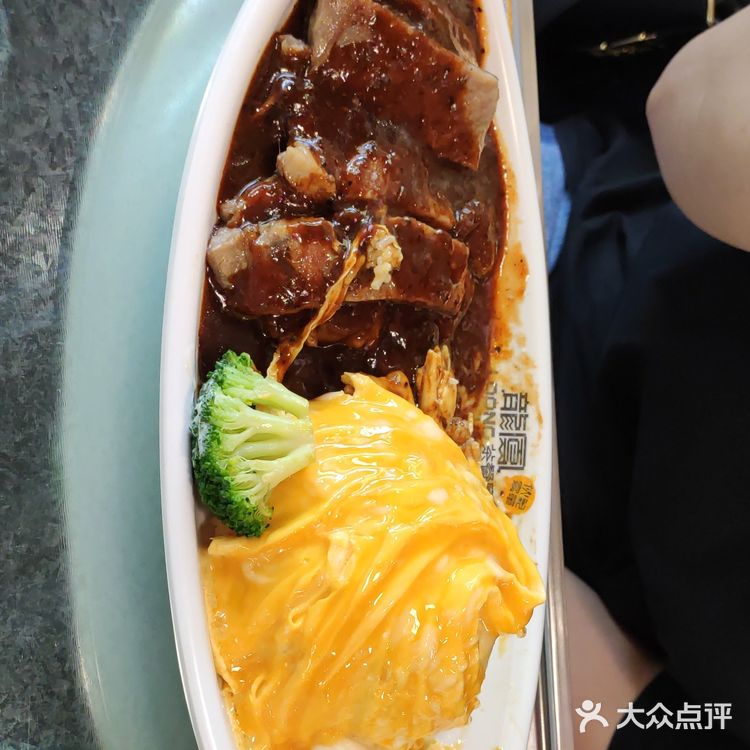 店位置很好，就在首义汇一楼，仟吉蛋糕店的旁边