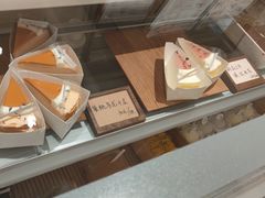 面包甜点陈列柜-奈诺甜品·生日蛋糕·下午茶(古城店)