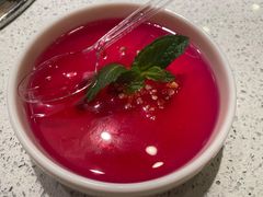 鲜火龙果冰粉-老佛爷铜炉蛙锅(海岸城店)