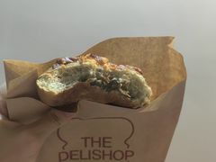 吞拿鱼牛油果包-白天鹅宾馆·美食屋
