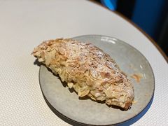 扁桃仁羊角-BAKER&SPICE(安福路店)