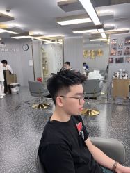 -即型男士理发工作室