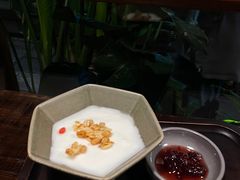 -银米·云南传统过桥米线(双廊黑金冠店)