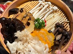 -尚尚仙·酸汤猪手·猪肚鸡火锅(华联万柳购物中心店)