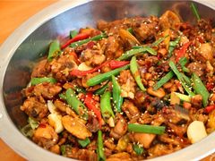 -泡山椒干锅肥肠鸡