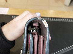 -爱革·洗衣改衣·洗鞋修鞋·洗包修包·奢侈品护理(宝地广场店)