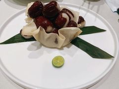 红衣少女-蝶园·装修中(BFC外滩金融中心店)