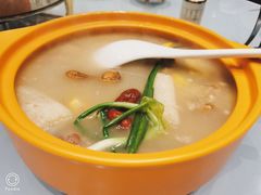 竹荪姬松茸玉米排骨汤-甜阿姨·天台花园私房菜(万松园店)