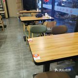 因为赶时间，下地铁看到家店就直接进去了 环境