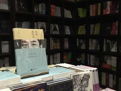 -钟书阁(松江泰晤士小镇店)