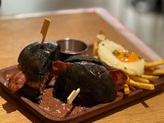 经典牛肉汉堡-HELLO 27 意面·沙拉·帕尼尼