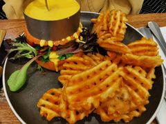 Hawaiian&nbsp;Fondue&nbsp;Cheeseburger-FLOVIE FLORIST CAFE