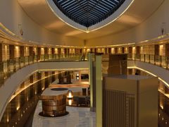 -上海滴水湖皇冠假日酒店