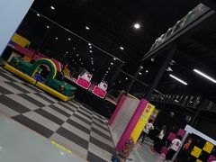 -嘿哟动霸CHUA·新潮玩运动娱乐中心·蹦床滑冰团建乐园