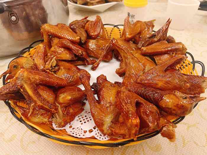 百利鸽王(花都总店)-"很传统的那种当地馆子「红烧乳鸽」很大很.