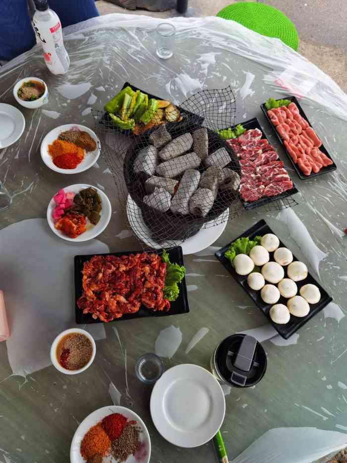 三千里烧烤-"并没有去吃那些有名的集安火盆烧烤,在搜饭.