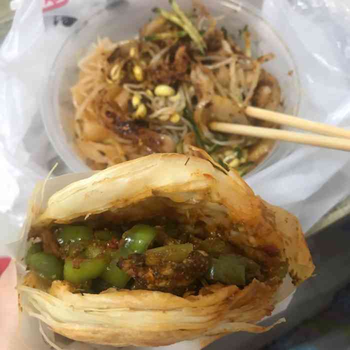 希嘟嘟2020年6月16日打分无意中看到这家张军擀面皮,忍不住打包了一份