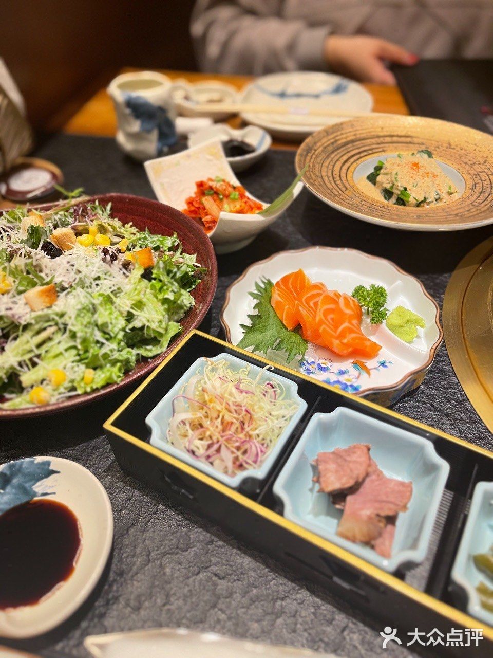 服务人员会为你提前准备好套餐的佐料，到了就吃
