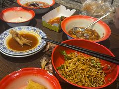 -爆炸头阿姨小四川正宗川味小吃(无任何分店)