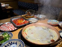 -洱火云南酸菜牛肉火锅(石景山当代商城店)