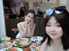 -Chom Cafe and Restaurant