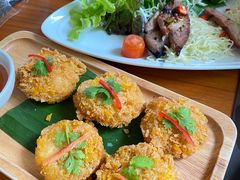 -Chom Cafe and Restaurant