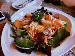 -Chom Cafe and Restaurant