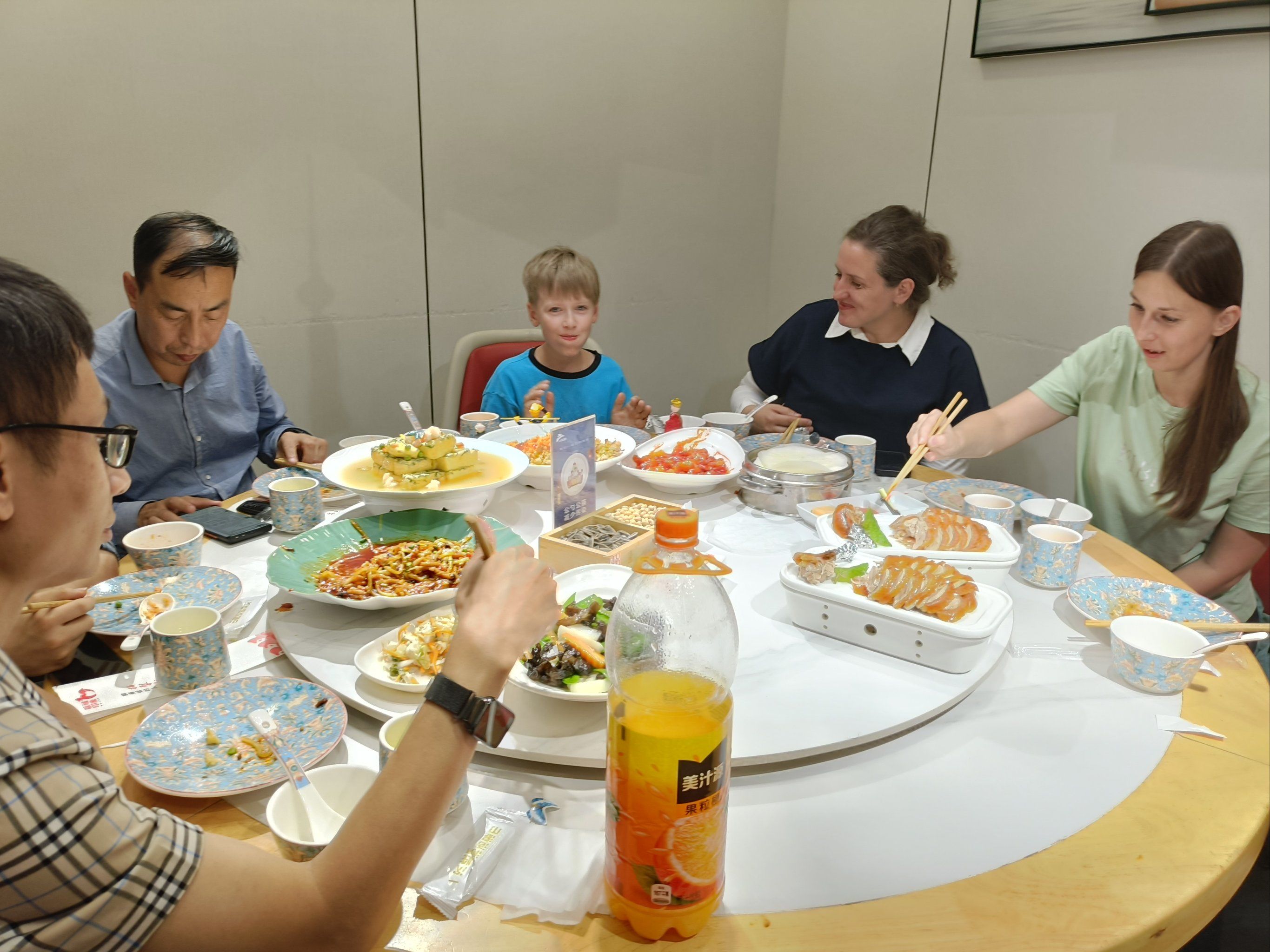 今天非常欢迎俄罗斯客人