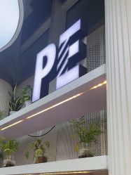 -PE SALON 