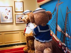 -小镇影院迪士尼小熊Duffy与他的朋友合影地