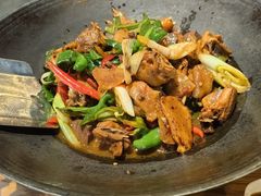 老六外婆炒的鸡-琥珀老六龙虾(四里河店)