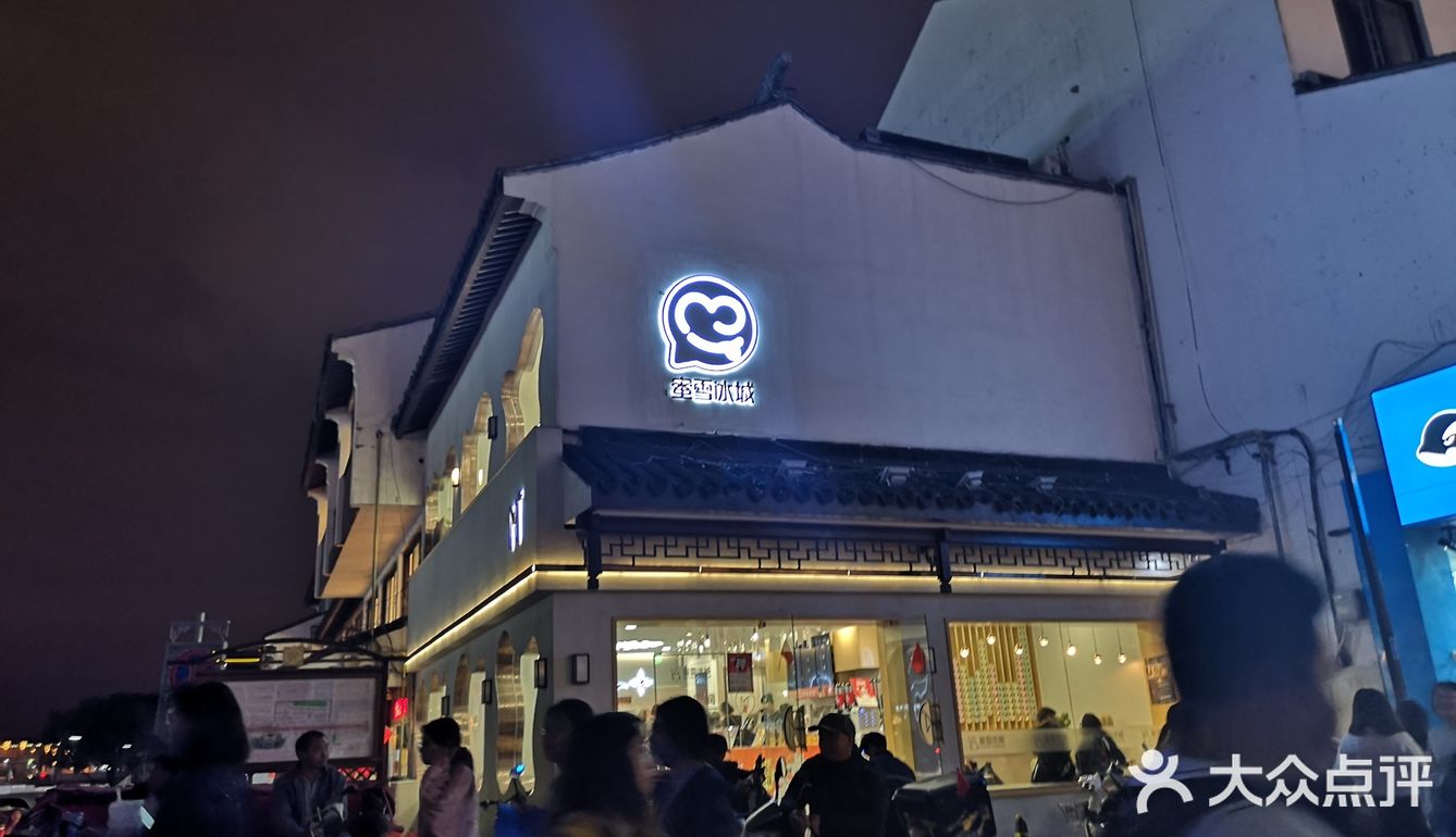 观前街，购物圣地，感觉会稍微平民化一点，街上超级多的