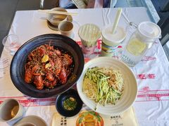 -肥肥虾庄·金牌油焖大虾(汉街SKP店)