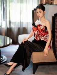 点击看大图 -艾拉·女王婚纱礼服馆